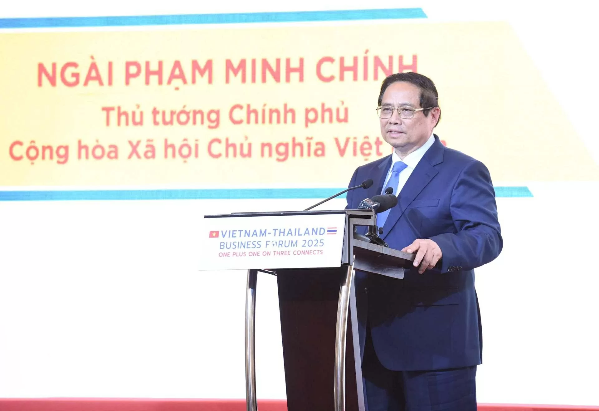 Vietnam, Thailand Prime Ministers co-chair business forum in Hanoi Vietnam, Thailand Prime Ministers co-chair business forum in Hanoi