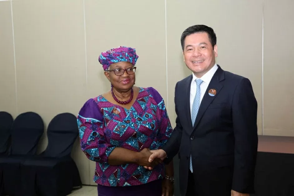 Minister Nguyen Hong Dien, WTO  Director-General Okonjo-Iweala hold meeting on global trade