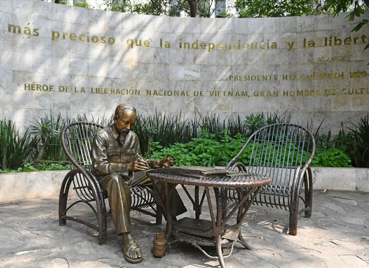 Tượng Bác ở trung tâm Thủ đô Mexico. (Nguồn: Báo Lao động) Tượng Bác ở trung tâm Thủ đô Mexico. (Nguồn: Báo Lao động)