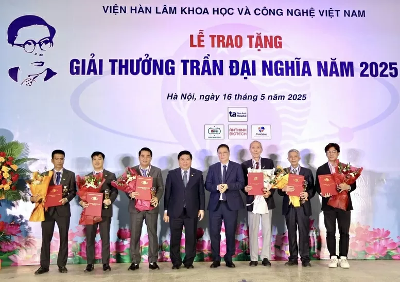 Winners of Tran Dai Nghia Award 2025 announced. (Photo: VGP) Winners of Tran Dai Nghia Award 2025 announced. (Photo: VGP)