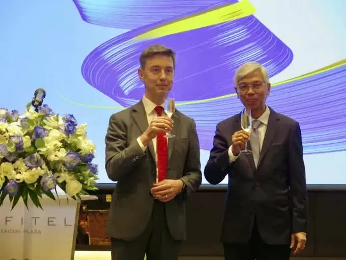 Vice Chairman of the municipal People’s Committee Vo Van Hoan (R) and Ambassador Julien Guerrier, Head of the European Union (EU) Delegation to Vietnam (Photo: SGGP) Vice Chairman of the municipal People’s Committee Vo Van Hoan (R) and Ambassador Julien Guerrier, Head of the European Union (EU) Delegation to Vietnam (Photo: SGGP)