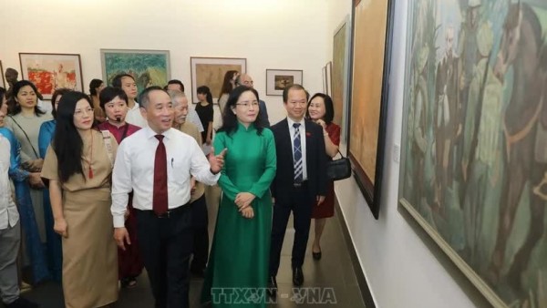 Exhibition features President Ho Chi Minh in fine arts