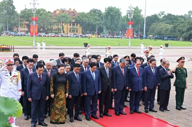 Also present at the ceremony were former General Secretary of the CPV Central Committee Nong Duc Manh; former National Assembly Chairpersons Nguyen Si