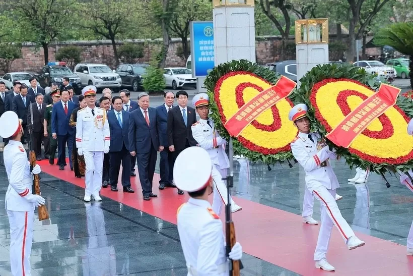Also present at the ceremony were former General Secretary of the CPV Central Committee Nong Duc Manh; former National Assembly Chairpersons Nguyen Si