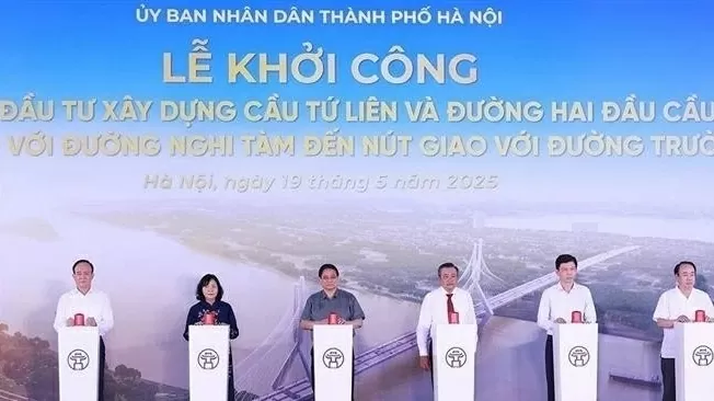Prime Minister Pham Minh Chinh launches construction of Tu Lien bridge in Hanoi