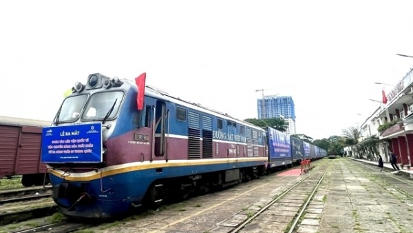 China launches cross-border freight rail service from Guangxi Zhuang Autonomous Region to Yen Vien Station
