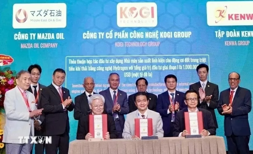 Landmark 6 billion USD investment agreement for green energy, oil refinery projects was signed in Ho Chi Minh City