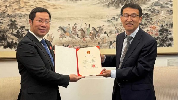 Vietnamese Consul General in Chongqing presents Consular Commission to Chinese Ministry of  Foreign Affairs