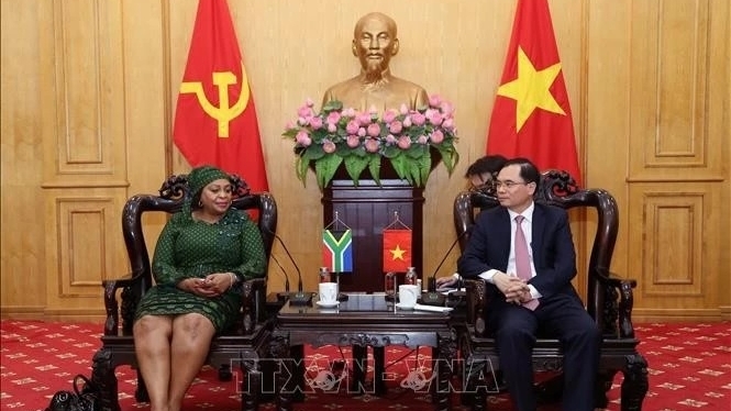 Vietnam, South Africa officials enhance cooperation in training of leaders, managers