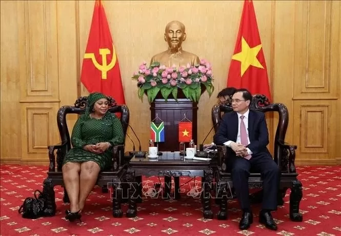 Vietnam, South Africa enhance cooperation in training of leaders, managers