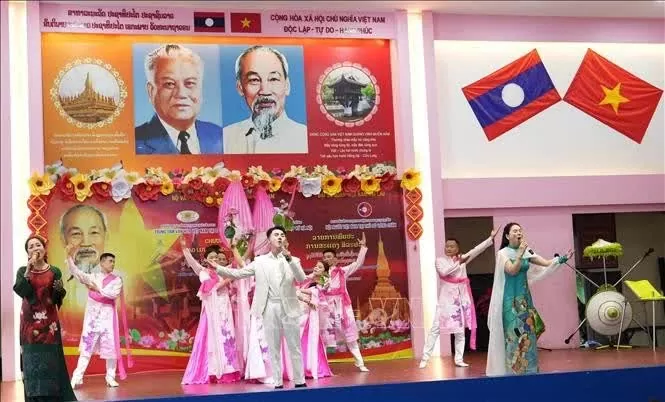 Art show in Laos honours President Ho Chi Minh on 135th birthday