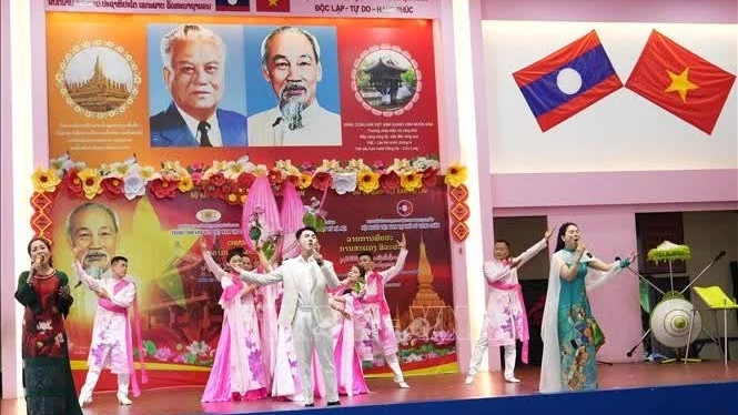 Art show in Laos celebrates President Ho Chi Minh's 135th birthday