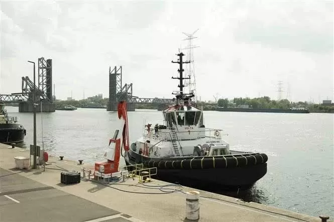 Vietnamese-made electric tugboat operates at Belgium’s largest port Vietnamese-made electric tugboat operates at Belgium’s largest port