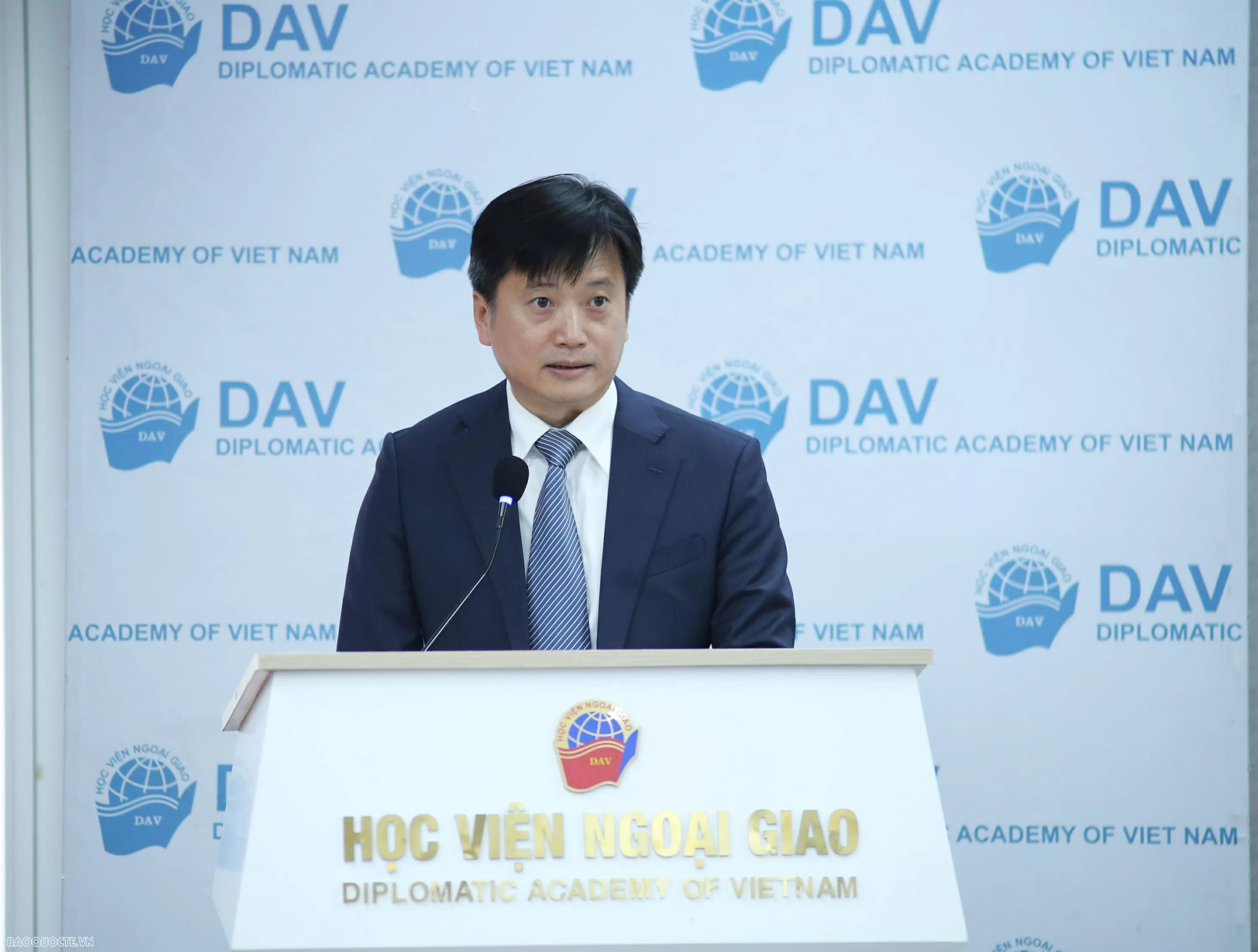 'Những người mẹ, người chị' phi thường trên mặt trận không tiếng súng