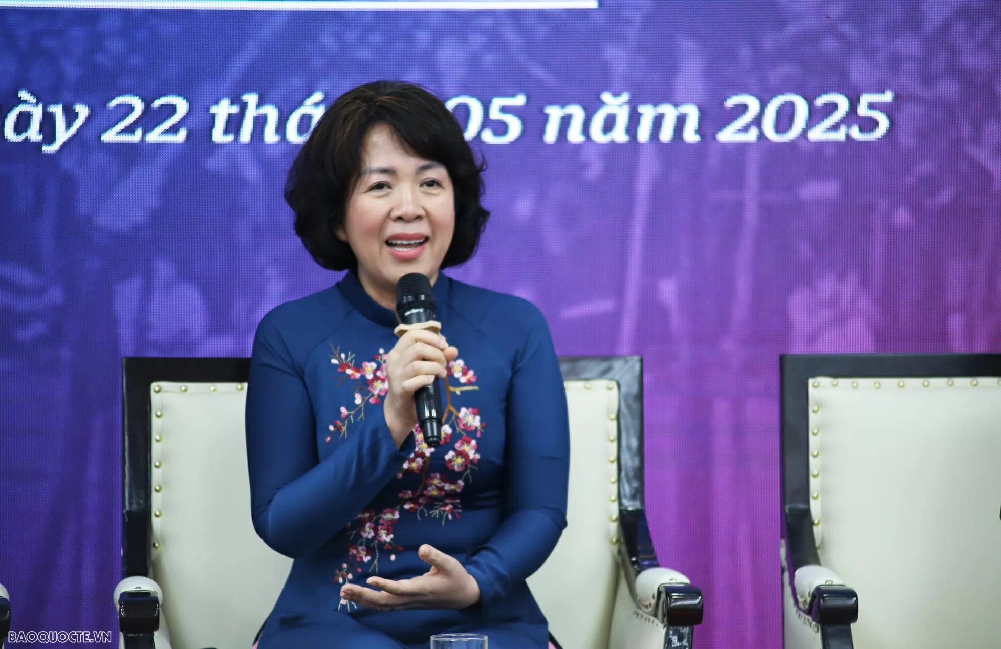 'Những người mẹ, người chị' phi thường trên mặt trận không tiếng súng