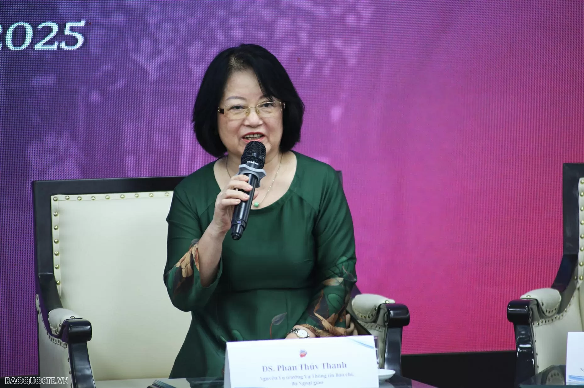 'Những người mẹ, người chị' phi thường trên mặt trận không tiếng súng