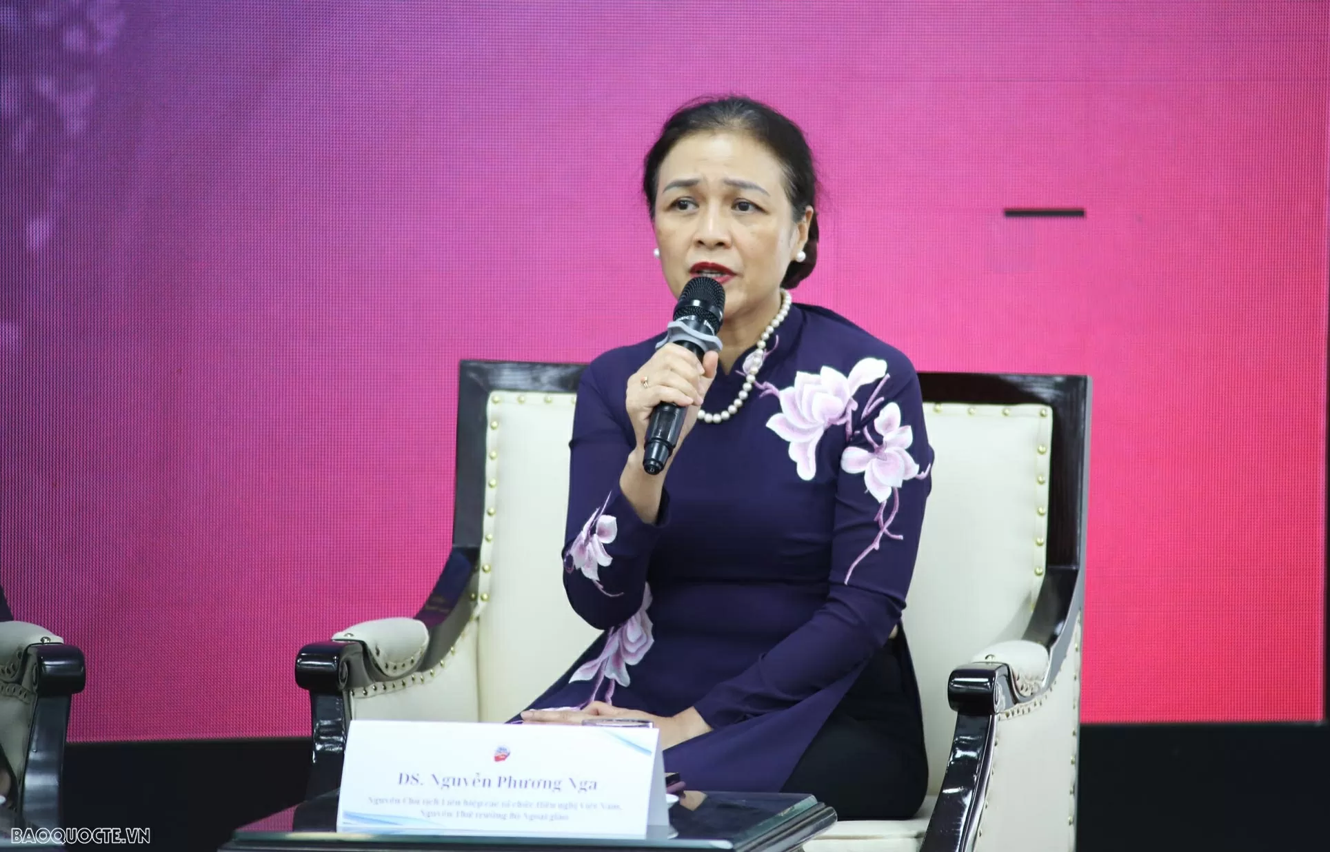 'Những người mẹ, người chị' phi thường trên mặt trận không tiếng súng