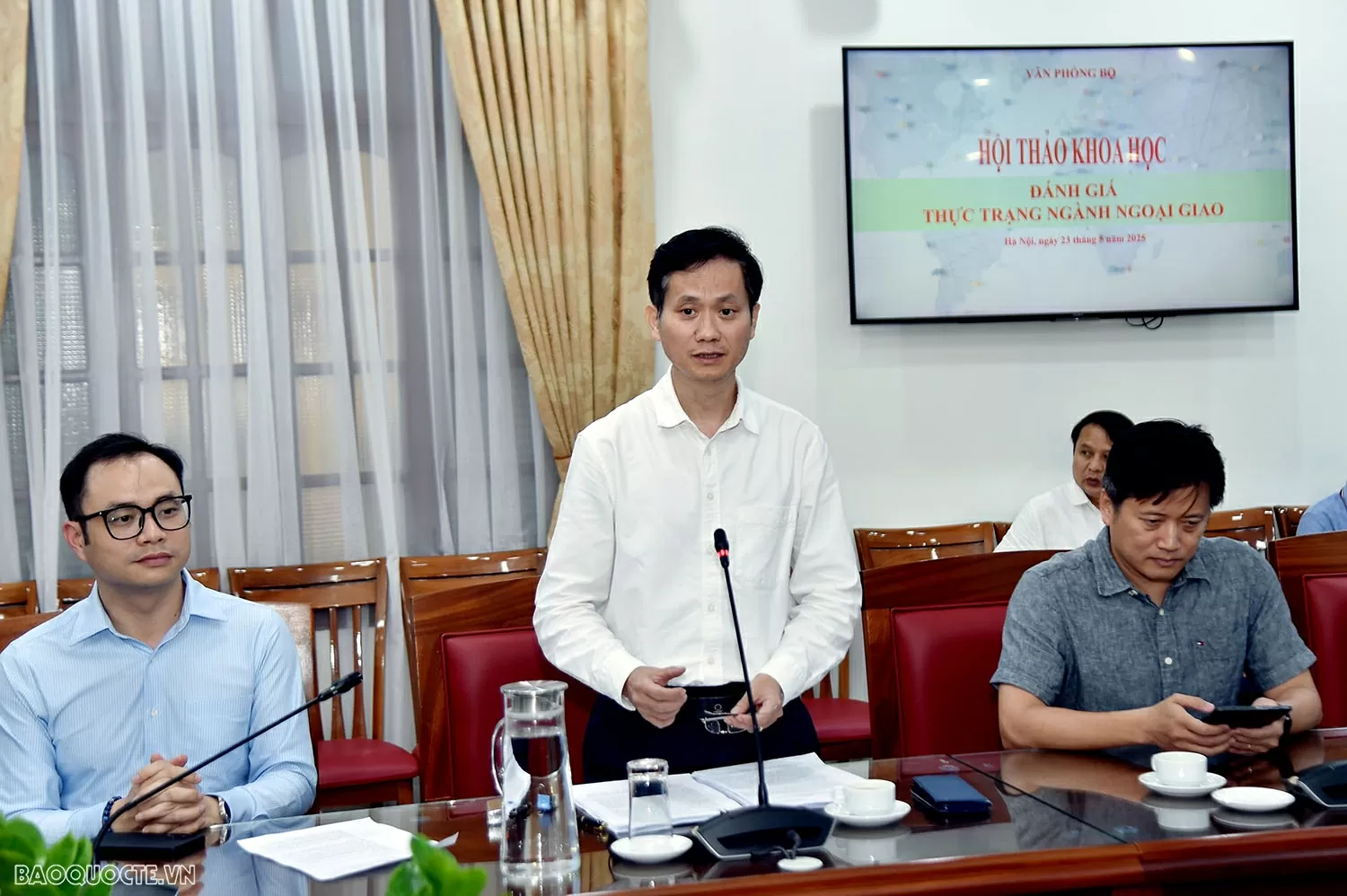 Chánh Văn phòng Bộ Ngoại giao Nguyễn Hoài Nam phát biểu khai mạc Hội thảo. Chánh Văn phòng Bộ Ngoại giao Nguyễn Hoài Nam phát biểu khai mạc Hội thảo.