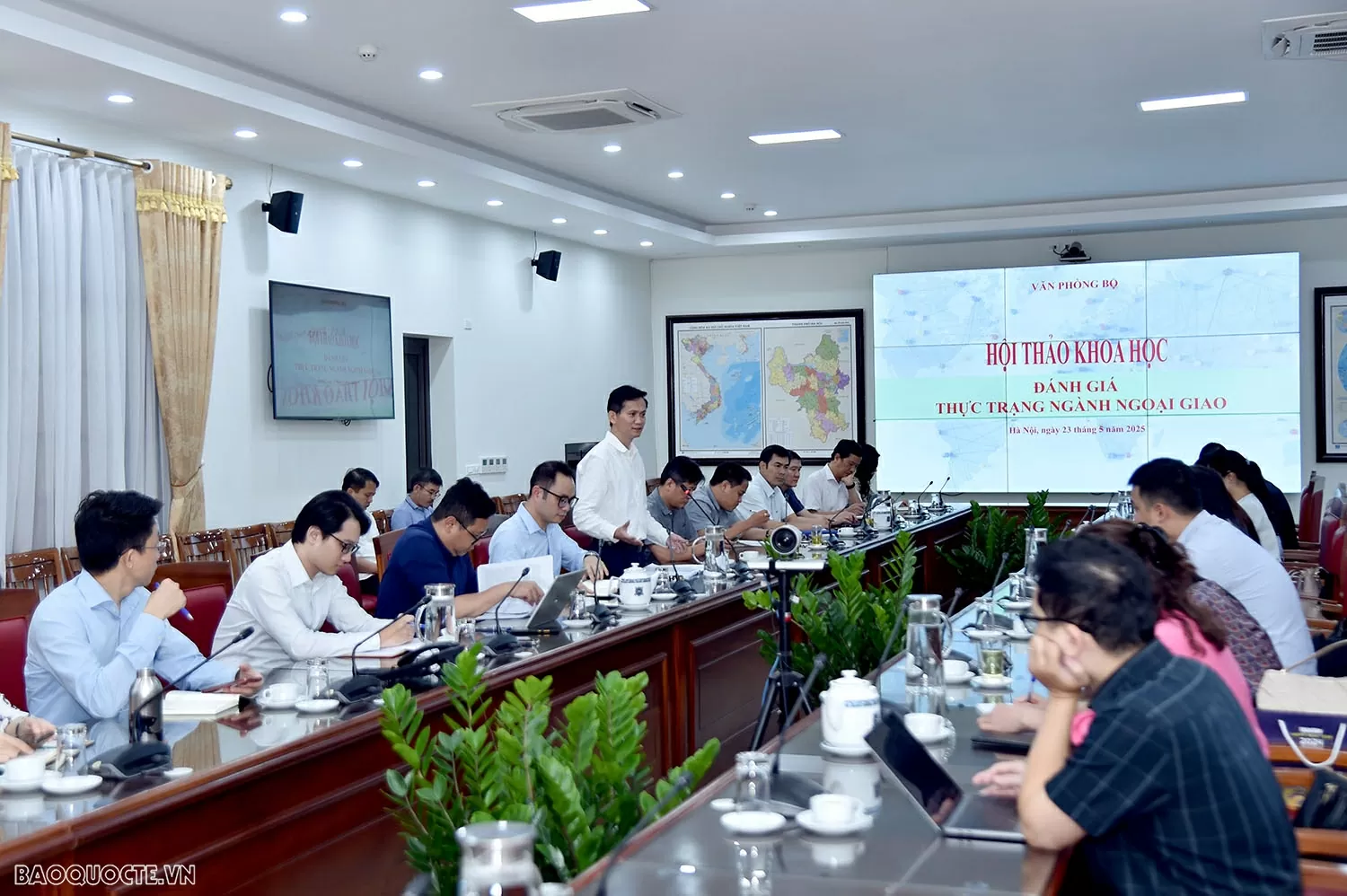 Hội thảo là một trong những hoạt động trong khuôn khổ Đề tài nhánh thuộc Chương trình nghiên cứu Khoa học và Công nghệ trọng điểm cấp Bộ “Xây dựng ngành Ngoại giao toàn diện, hiện đại trong thời kỳ mới”. Hội thảo là một trong những hoạt động trong khuôn khổ Đề tài nhánh thuộc Chương trình nghiên cứu Khoa học và Công nghệ trọng điểm cấp Bộ “Xây dựng ngành Ngoại giao toàn diện, hiện đại trong thời kỳ mới”.