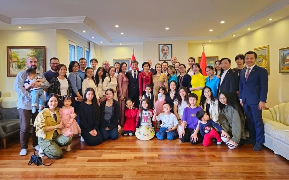 Đại sứ Việt Nam tại Thổ Nhĩ Kỳ Đặng Thị Thu Hà gặp mặt với cộng đồng người Việt Nam đang sinh sống, làm việc tại Thổ Nhĩ Kỳ.