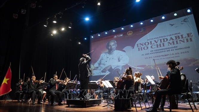 Art performance in tribute to President Ho Chi Minh in Venezuela