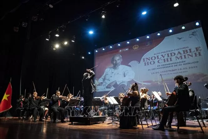 A performance of the Venezuelan national symphony orchestra. A performance of the Venezuelan national symphony orchestra.