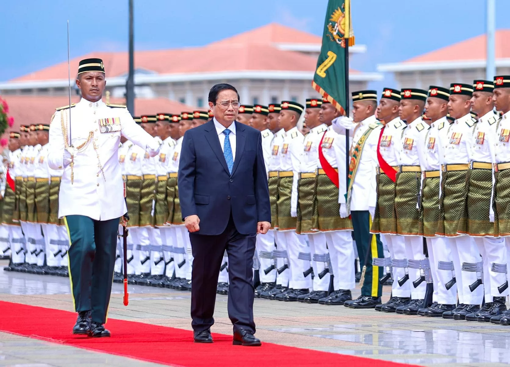 Thủ tưTại Hội đàm, Hai Thủ tướng bày tỏ hài lòng về sự phát triển của quan hệ song phương thời gian qua, đặc biệt sau khi nâng cấp lên Đối tác Chiến lược toàn diện tháng 11/2024 - Ảnh: VGP/Nhật Bắcớng Phạm Minh Chính duyệt Đội danh dự - Ảnh: VGP/Nhật Bắc