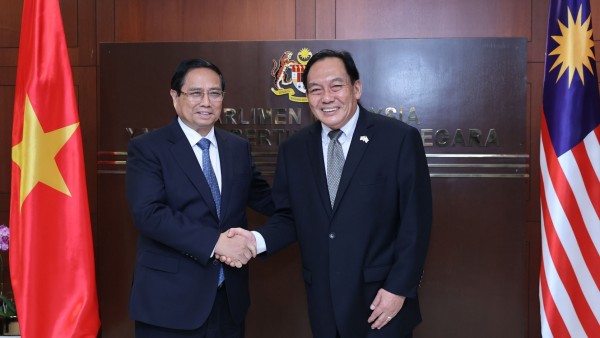 PM Pham Minh Chinh meets with Malaysian Senate President