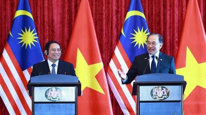 Vietnamese, Malaysian PMs hold joint press conference following Kuala Lumpur talks