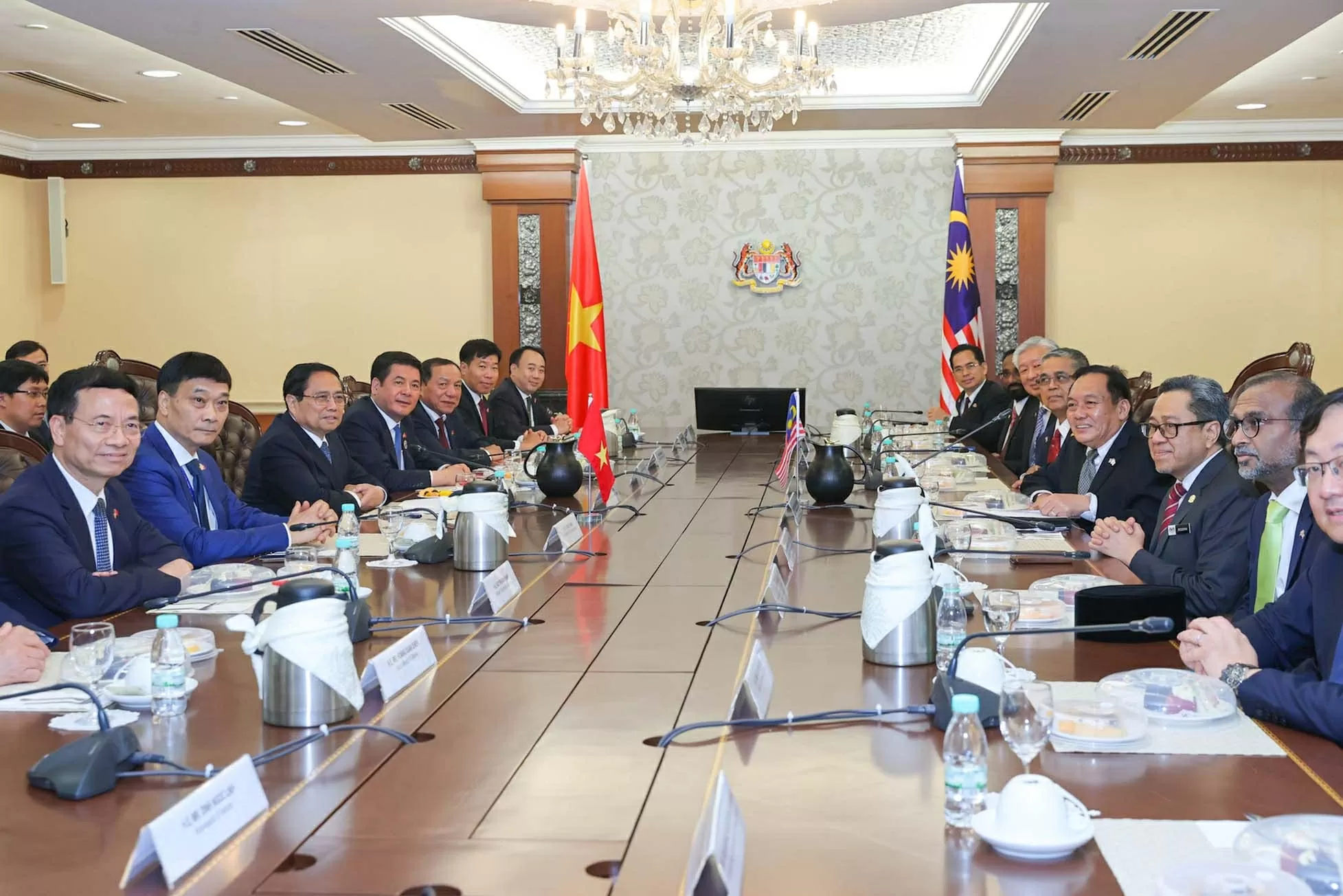 Tại buổi tiếp, Thủ tướng Phạm Minh Chính đánh giá cao vai trò của Malaysia trong việc đảm nhiệm cương vị Chủ tịch ASEAN năm 2025 với chủ đề “Bền vững và Bao trùm” và Chủ tịch AIPA 46. Tại buổi tiếp, Thủ tướng Phạm Minh Chính đánh giá cao vai trò của Malaysia trong việc đảm nhiệm cương vị Chủ tịch ASEAN năm 2025 với chủ đề “Bền vững và Bao trùm” và Chủ tịch AIPA 46.