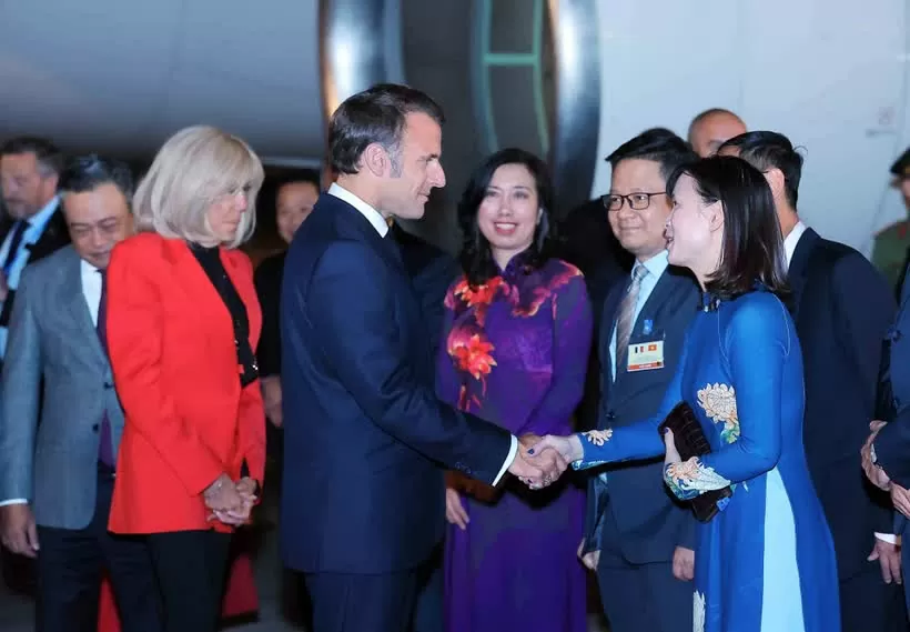 French President begins state visit to Vietnam