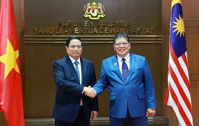 PM Pham Minh Chinh meets Speaker of Malaysian House of Representatives Tan Sri Dato’ Johari Bin Abdul in Kuala Lumpur PM Pham Minh Chinh meets Speaker of Malaysian House of Representatives Tan Sri Dato’ Johari Bin Abdul in Kuala Lumpur