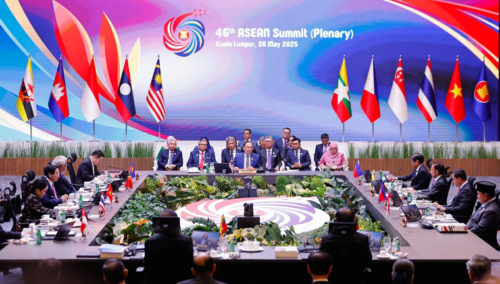 Leaders adopt Kuala Lumpur Declaration “ASEAN 2045: Our Shared Future”
