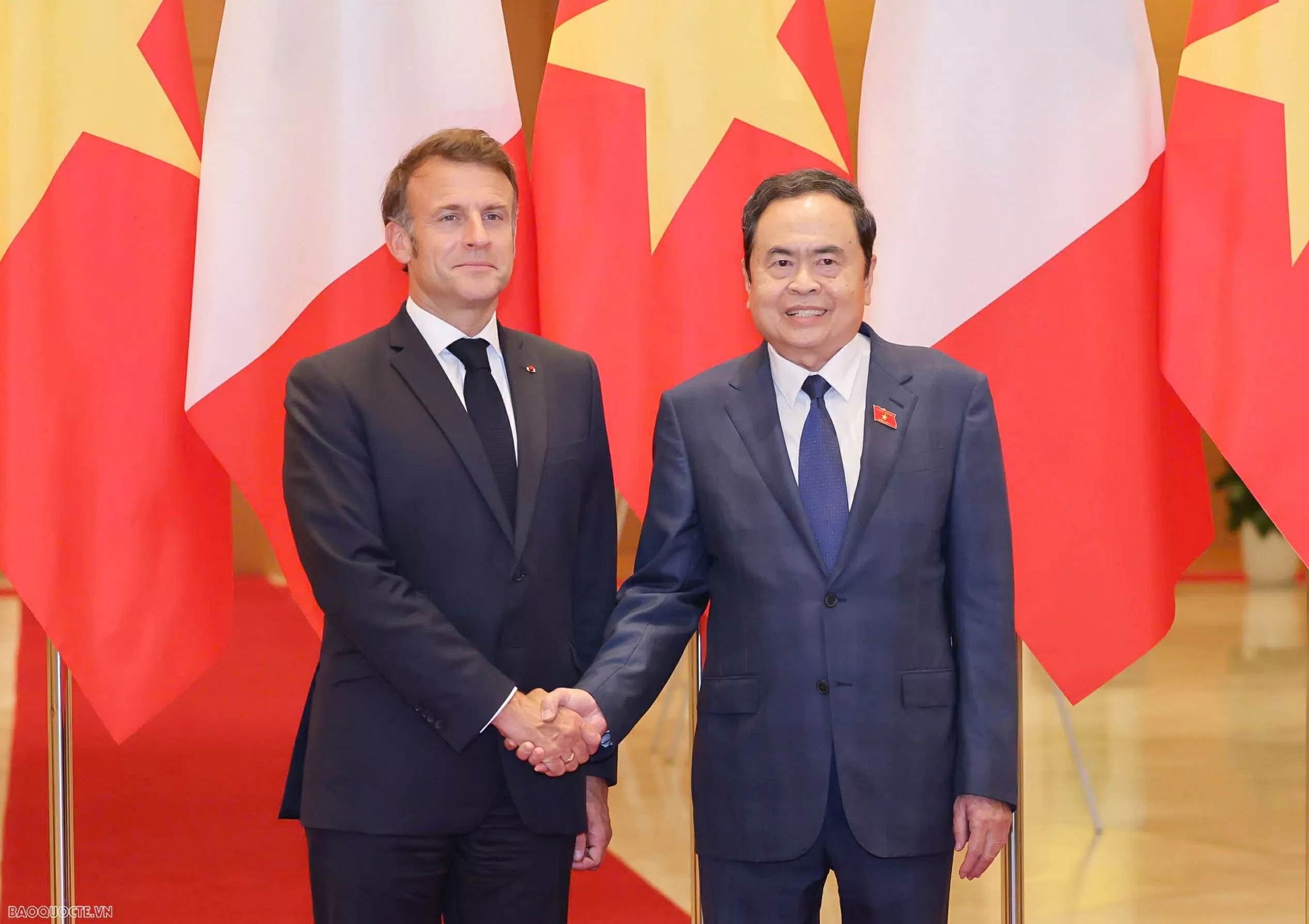 NA Chairman Tran Thanh Man meets with French President Emmanuel Macron