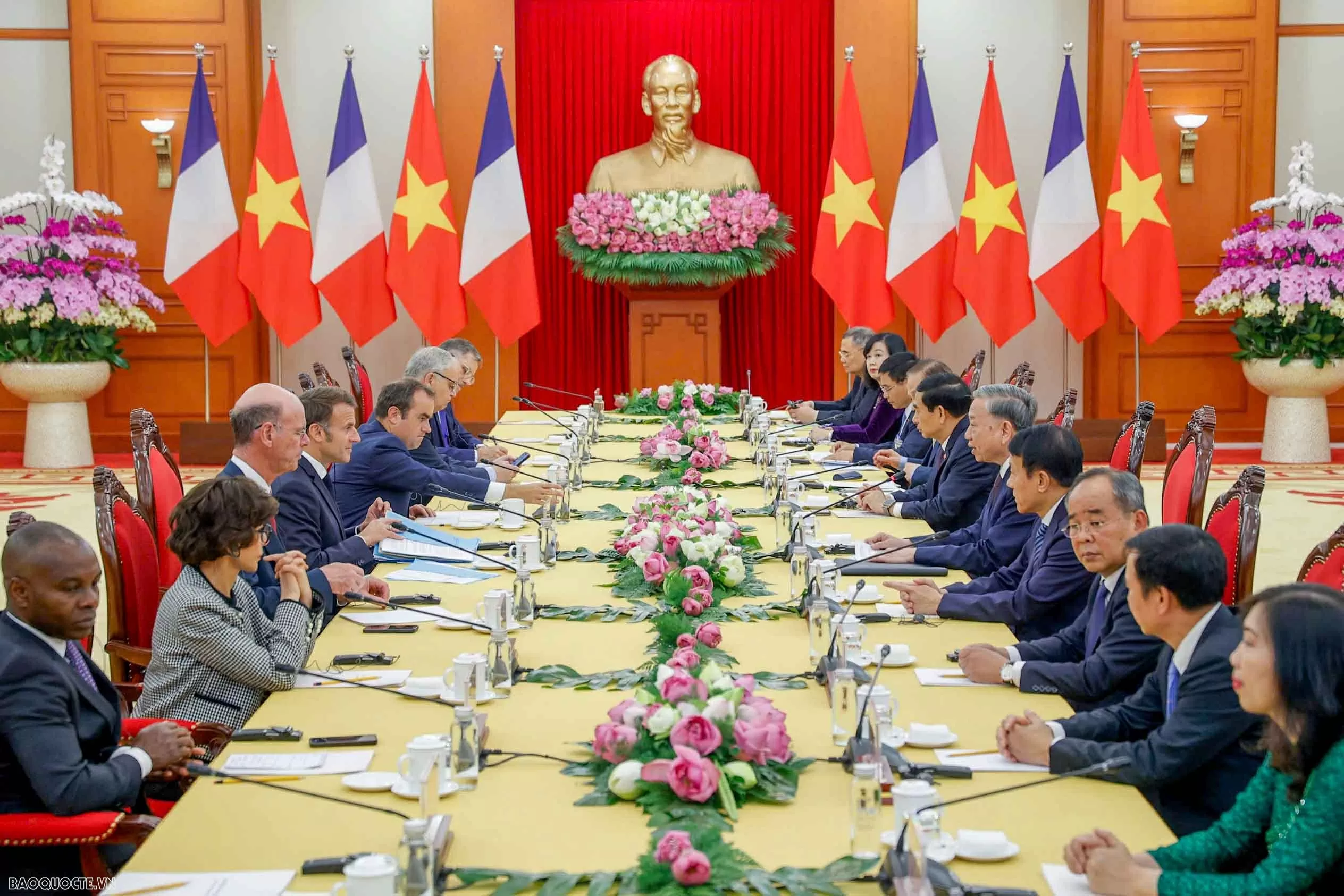 General Secretary To Lam welcomes President Emmanuel Macron, emphasizing multifaceted cooperation with France General Secretary To Lam welcomes President Emmanuel Macron, emphasizing multifaceted cooperation with France