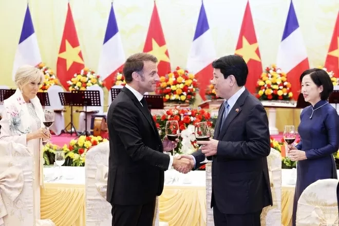 President Luong Cuong hosts banquet for French President Emmanuel Macron in Hanoi