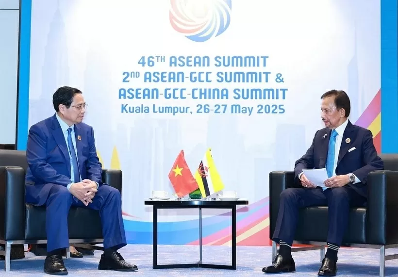 PM Pham Minh Chinh meets with Brunei Sultan in Malaysia PM Pham Minh Chinh meets with Brunei Sultan in Malaysia