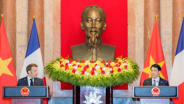 Vietnam, France Presidents hold joint press conference to announce outcomes of their talks in Hanoi