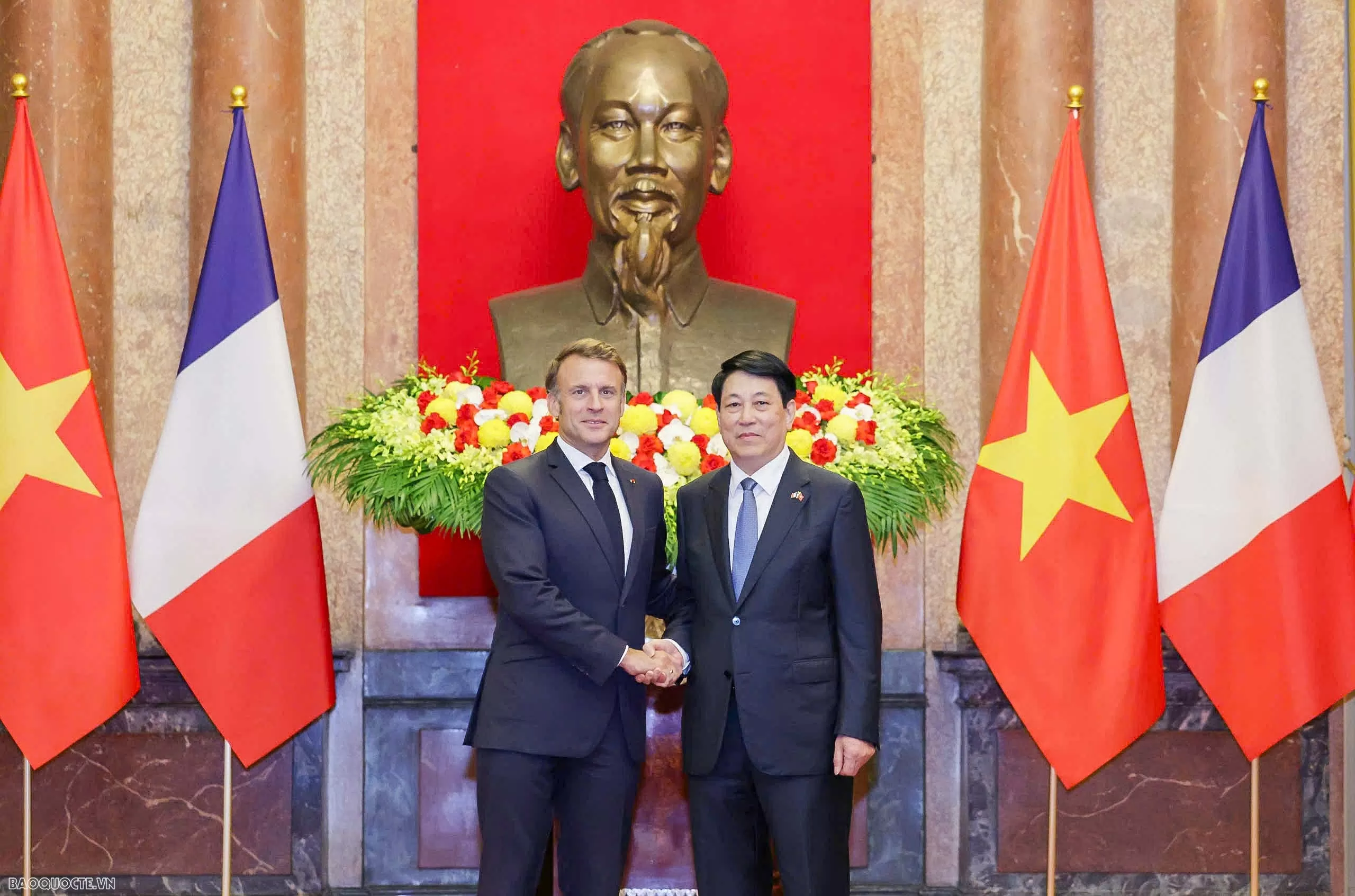 Vietnam, France Presidents hold joint press conference to announce outcomes of their talks in Hanoi Vietnam, France Presidents hold joint press conference to announce outcomes of their talks in Hanoi