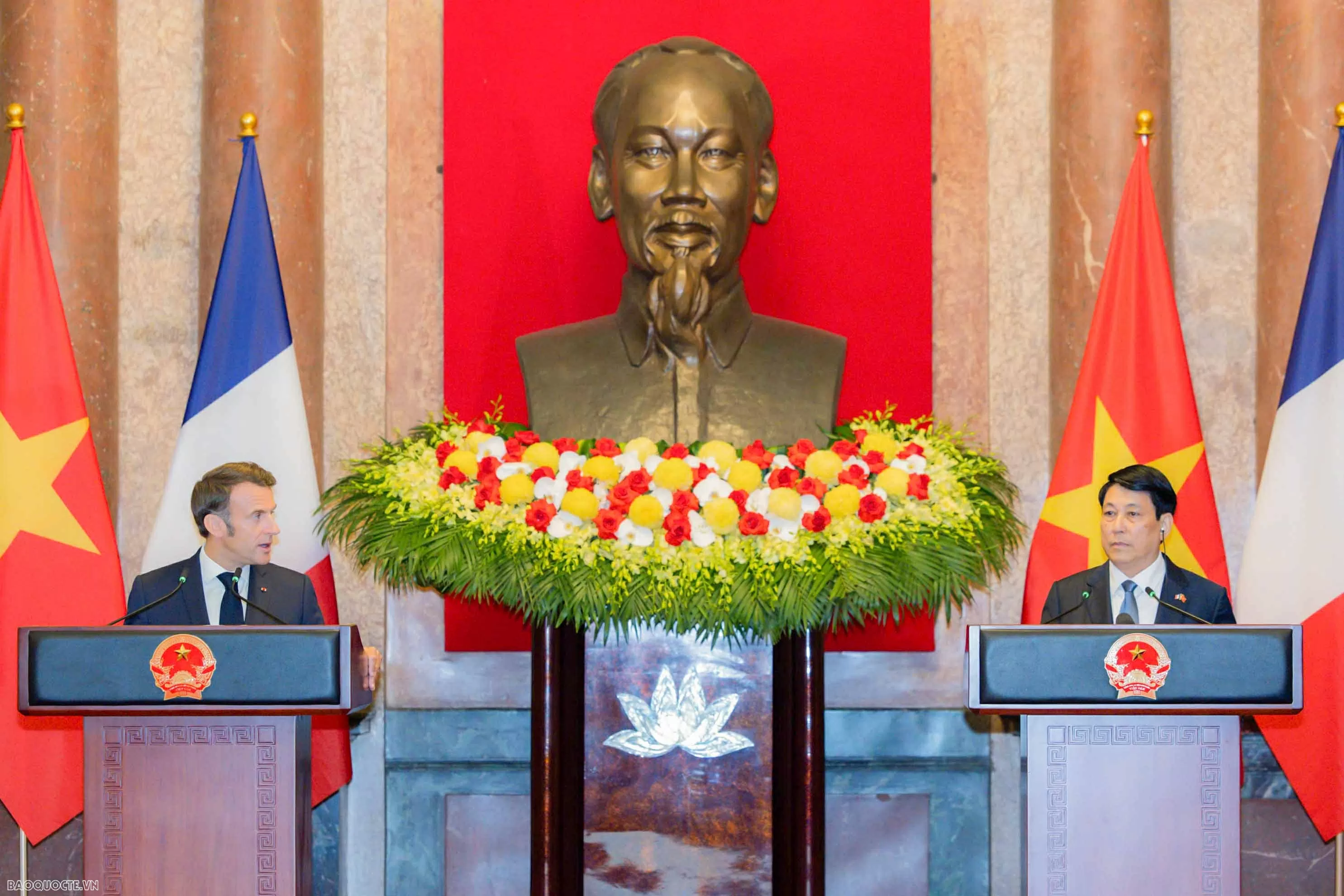 Vietnam, France Presidents hold joint press conference to announce outcomes of their talks in Hanoi Vietnam, France Presidents hold joint press conference to announce outcomes of their talks in Hanoi