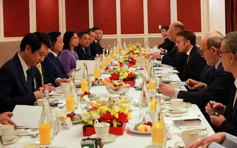 French President Emmanuel Macron has breakfast with Deputy PM Tran Hong Ha, discusses Vietnam's energy transition French President Emmanuel Macron has breakfast with Deputy PM Tran Hong Ha, discusses Vietnam's energy transition