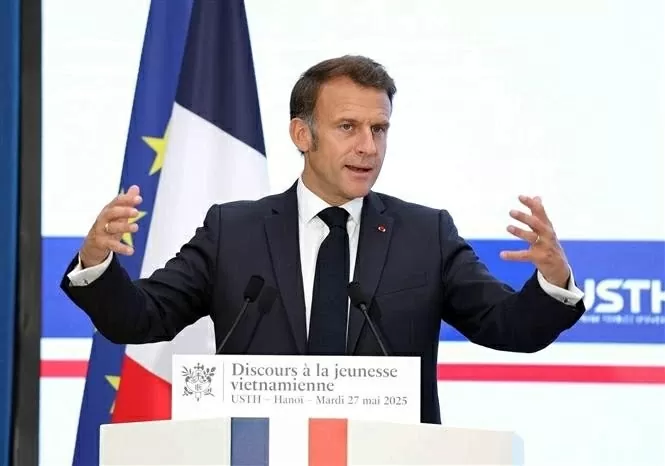 French President Emmanuel Macron talks to Vietnamese students, young intellectuals in Hanoi French President Emmanuel Macron talks to Vietnamese students, young intellectuals in Hanoi