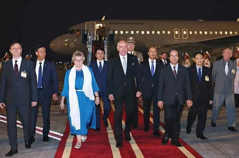 Hungarian President Sulyok Tamas arrives in Hanoi, beginning official visit to Vietnam