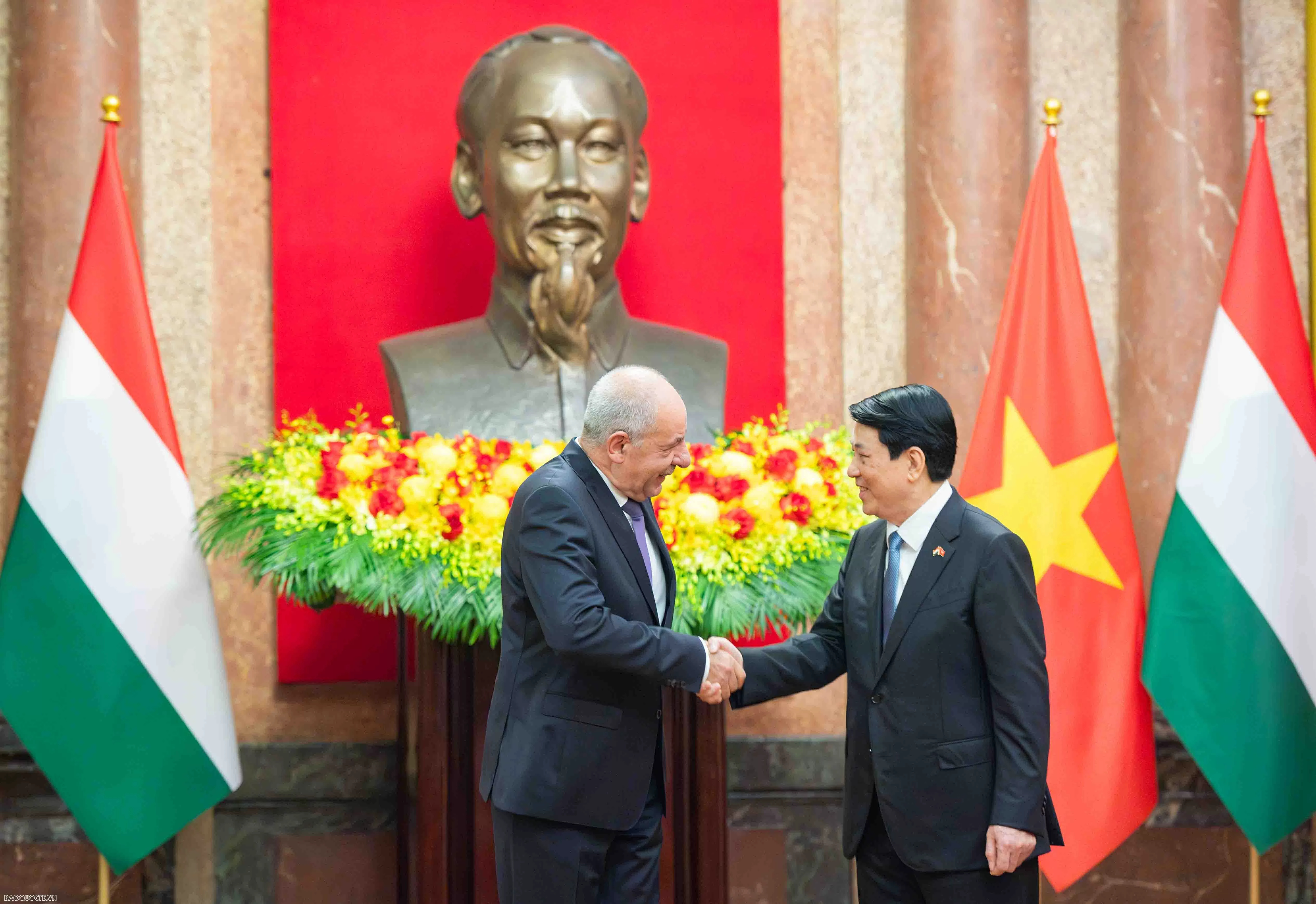 Welcome ceremony held for Hungarian President Sulyok Tamas in Hanoi Welcome ceremony held for Hungarian President Sulyok Tamas in Hanoi