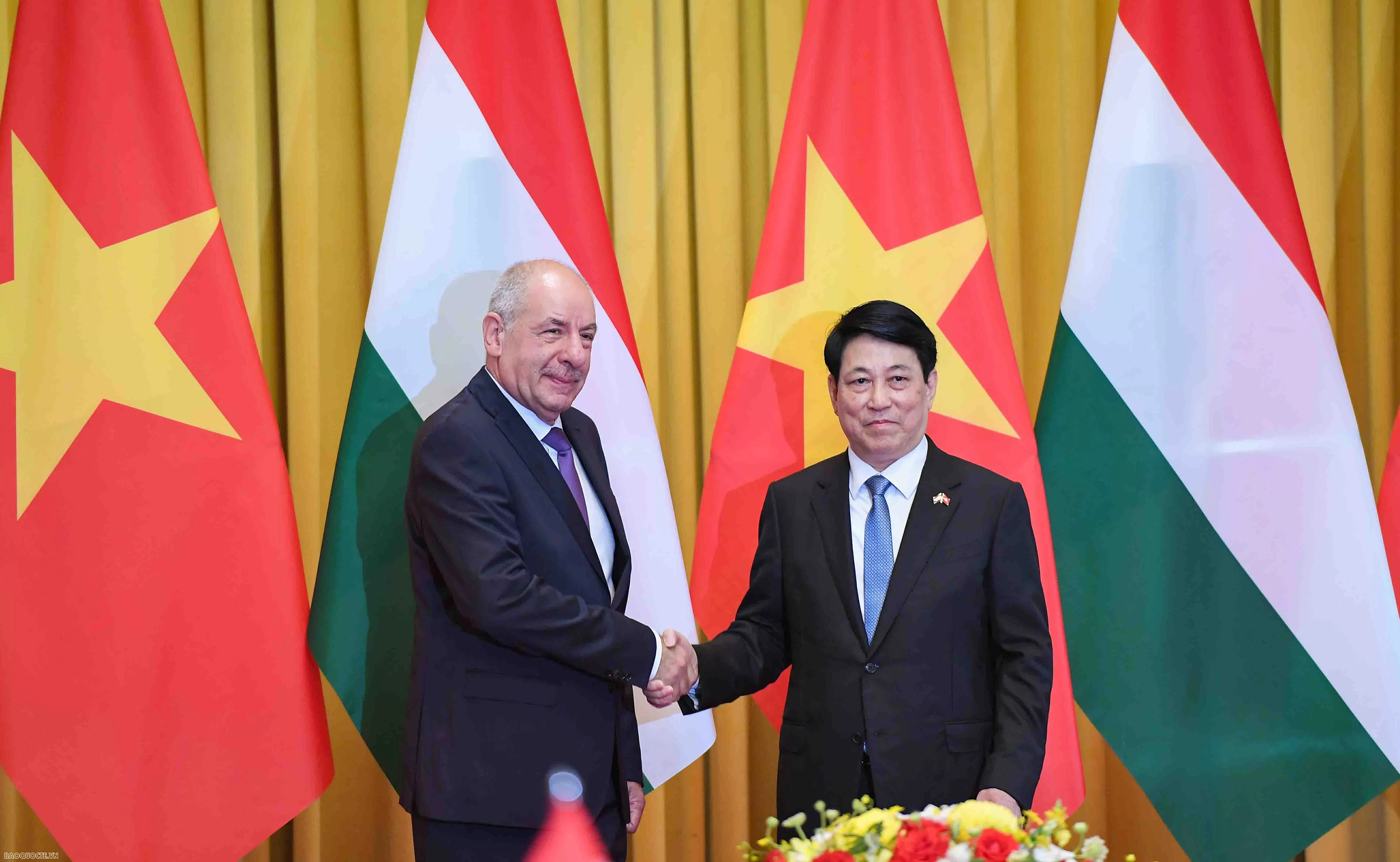 President Luong Cuong, Hungarian President Sulyok Tamas hold talks to enhance cooperation