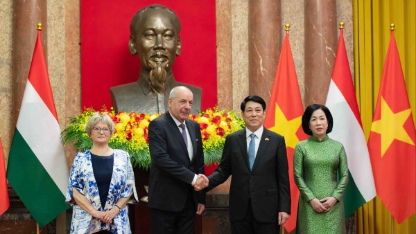 Hungarian President Sulyok Tamas and Spouse wrap up Vietnam visit