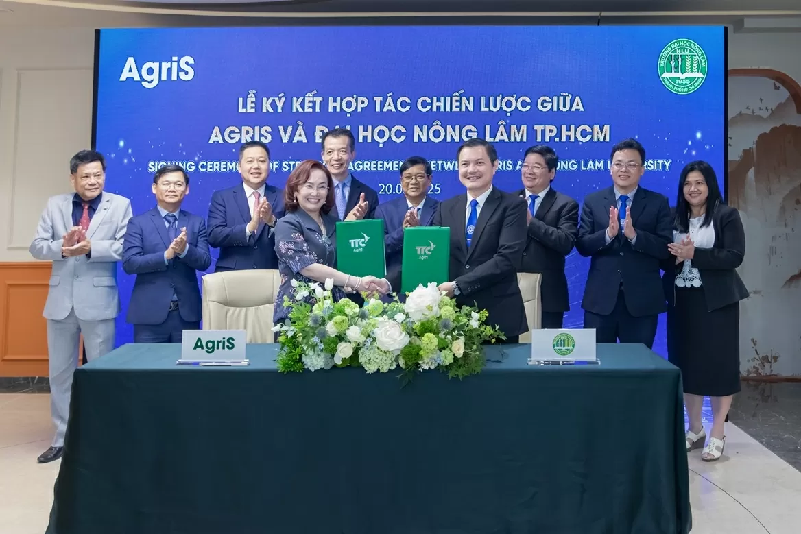 Tháng 5/2025, AgriS ký kết thỏa thuận hợp tác toàn diện cùng Đại học Nông Lâm TP. HCM trong nghiên cứu, đào tạo và phát triển nông nghiệp tuần hoàn.