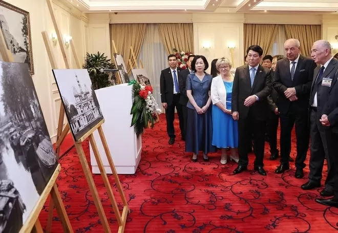 President Luong Cuong and Hungarian President Sulyok Tamas attend exhibition of photos by Bozoky Dezso President Luong Cuong and Hungarian President Sulyok Tamas attend exhibition of photos by Bozoky Dezso