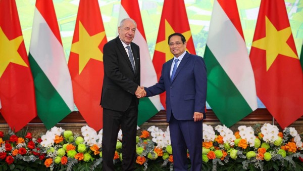PM Pham Minh Chinh welcomes Hungarian President Sulyok Tamas to strengthen Comprehensive Partnership