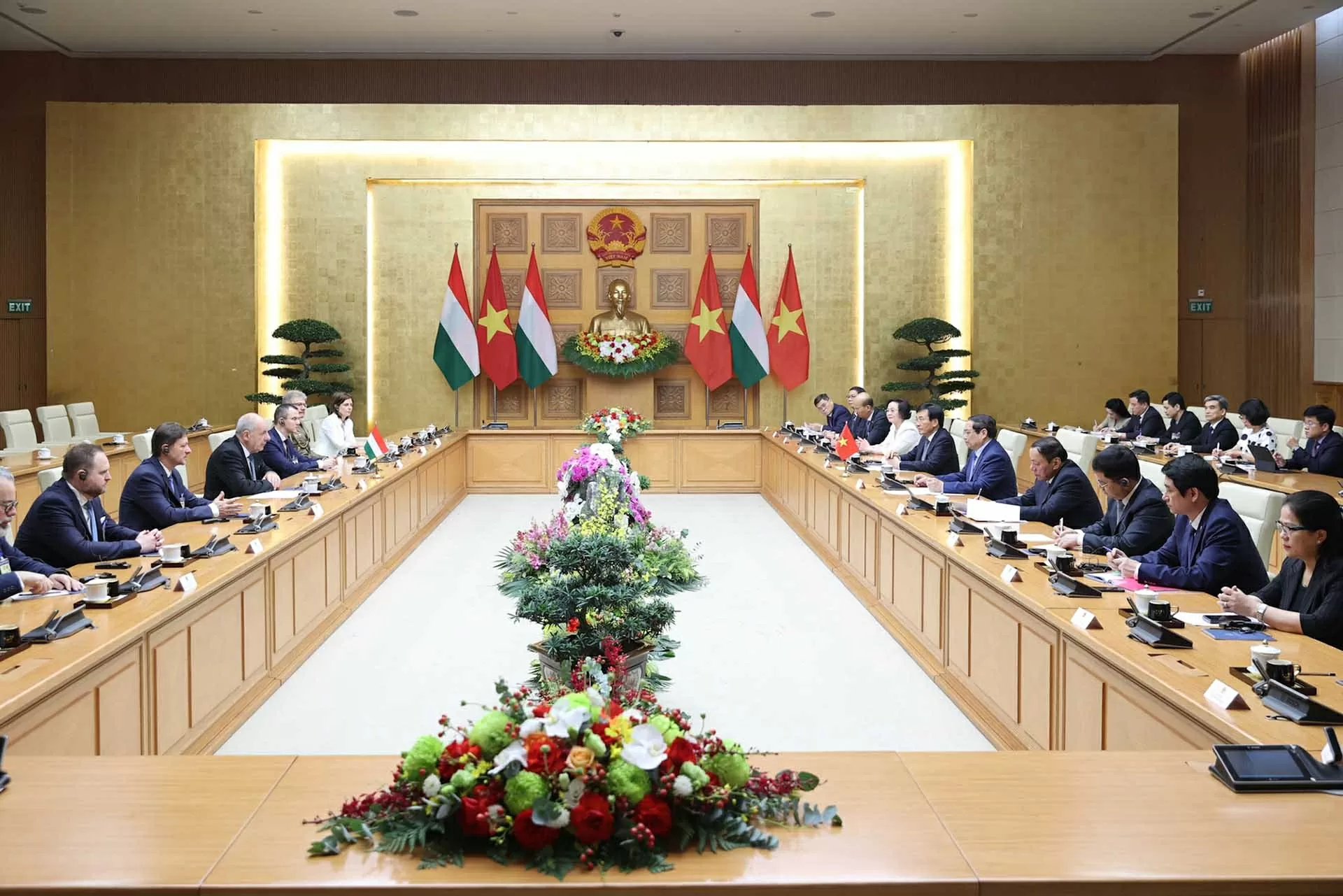 PM Pham Minh Chinh welcomes Hungarian President Sulyok Tamas to strengthen Comprehensive Partnership